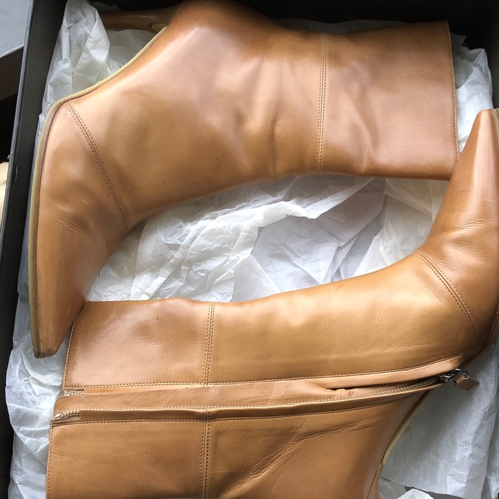 Gucci Black Box with Gold Logo - Picture 6 of 8